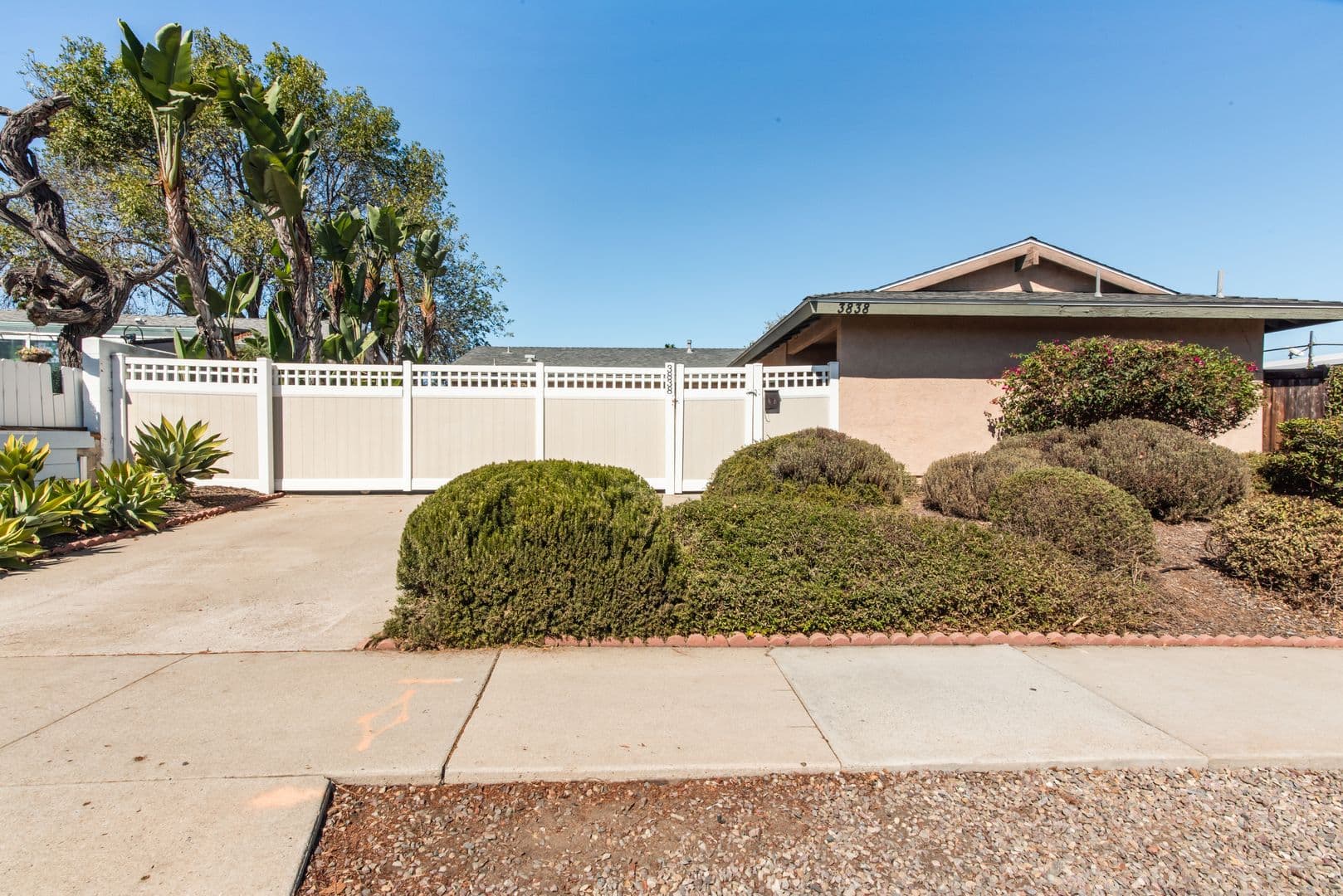 San Diego House: 3838 Governor Dr