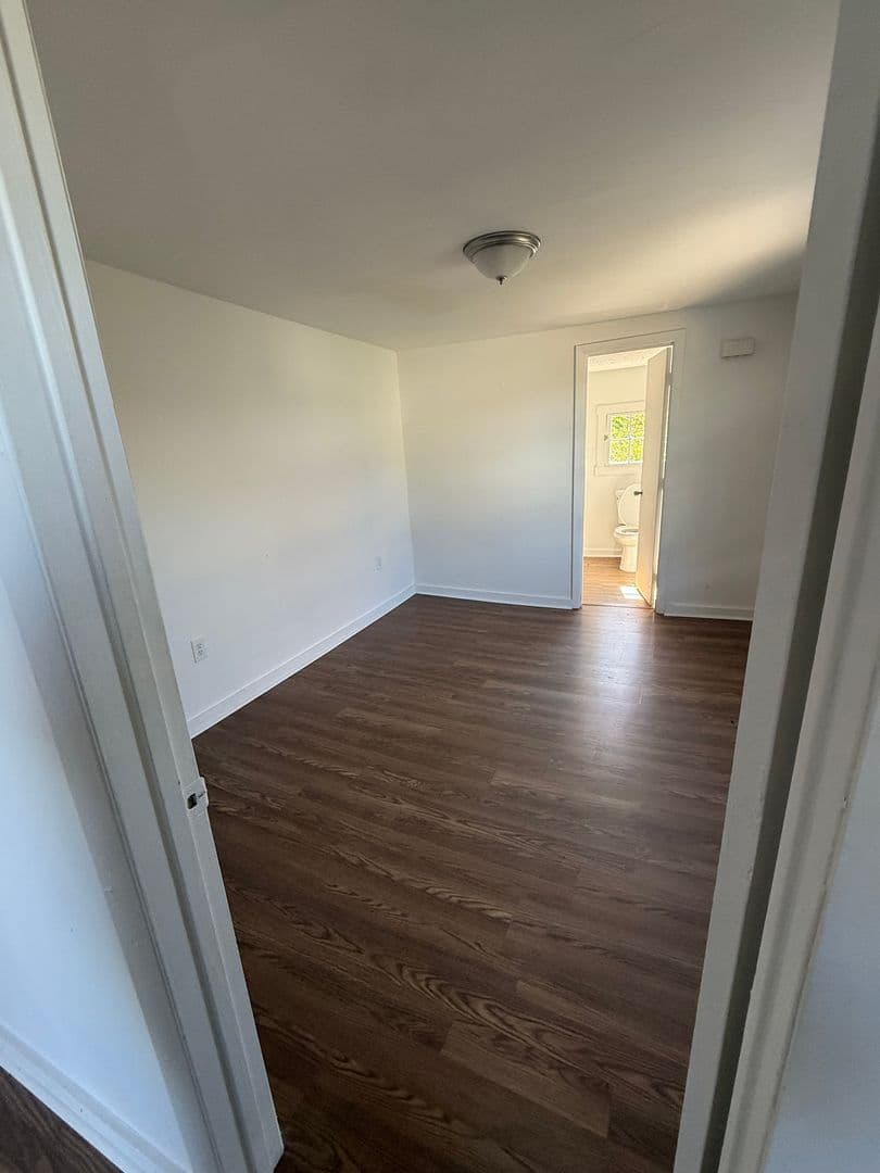 Martinsville Apartment: 917 Askin St