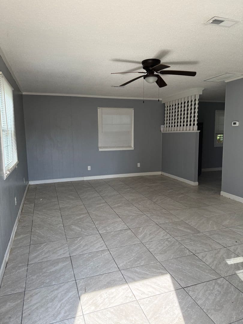 Ridgeway Apartment: 34 Magnolia St