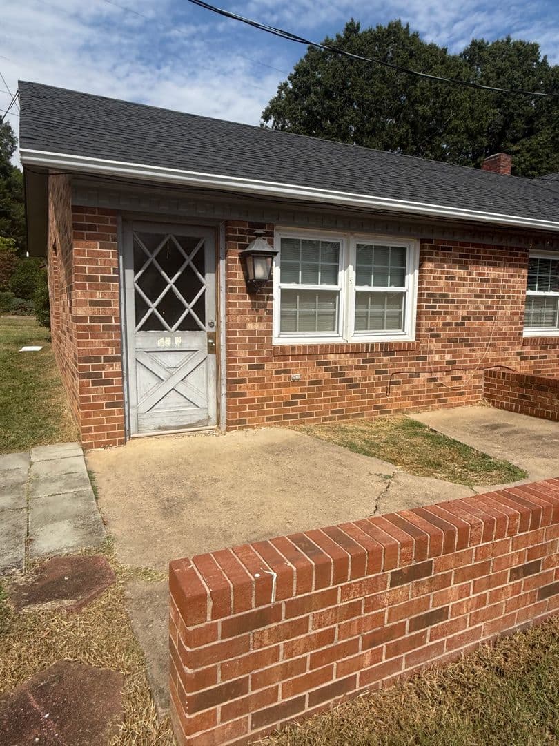Ridgeway Apartment: 34 Magnolia St