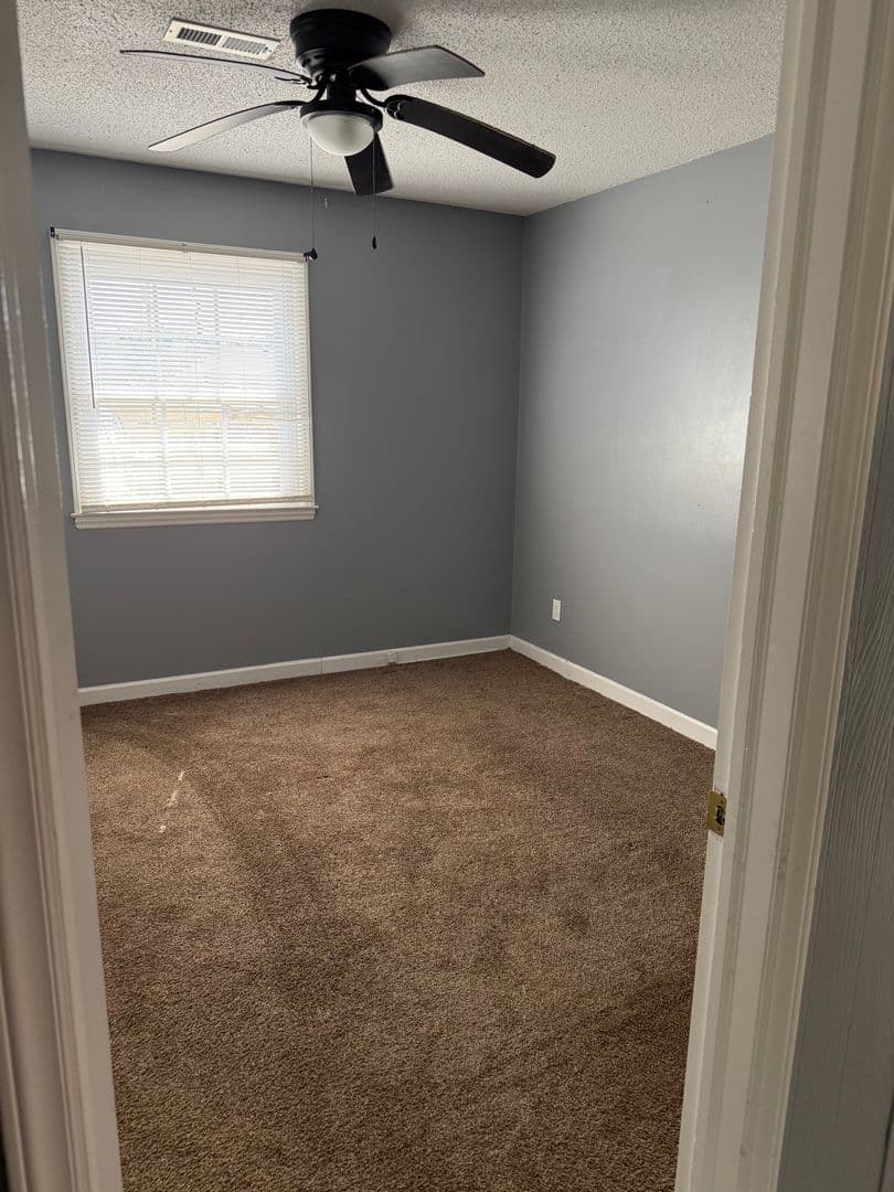 Ridgeway Apartment: 34 Magnolia St