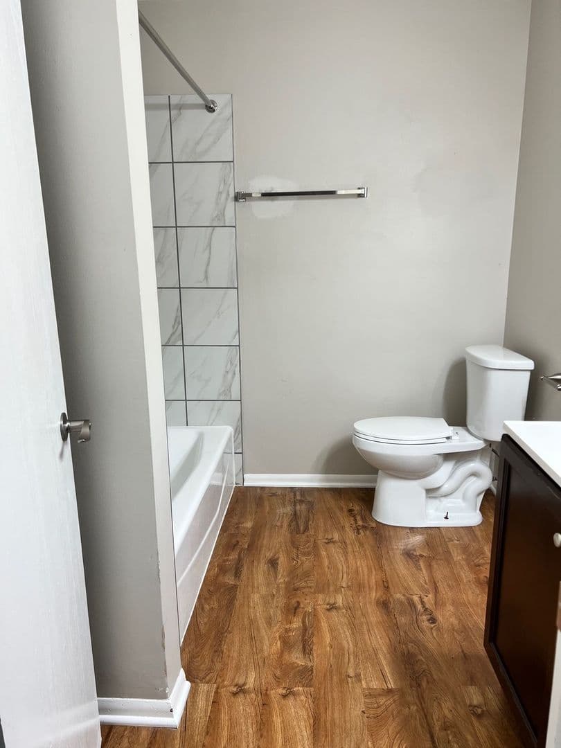 Chesterton Apartment: 127 Abbey Lane