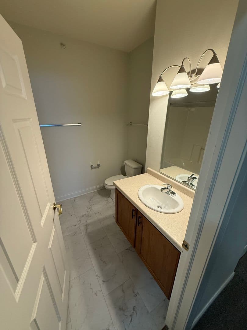 Kenosha Apartment: 1923 63rd St