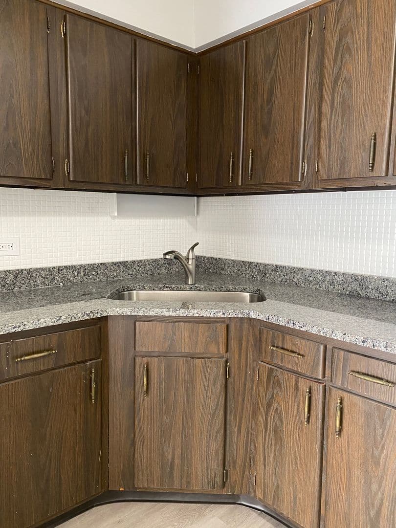 Oak Lawn Apartment: 6819 W 95th St
