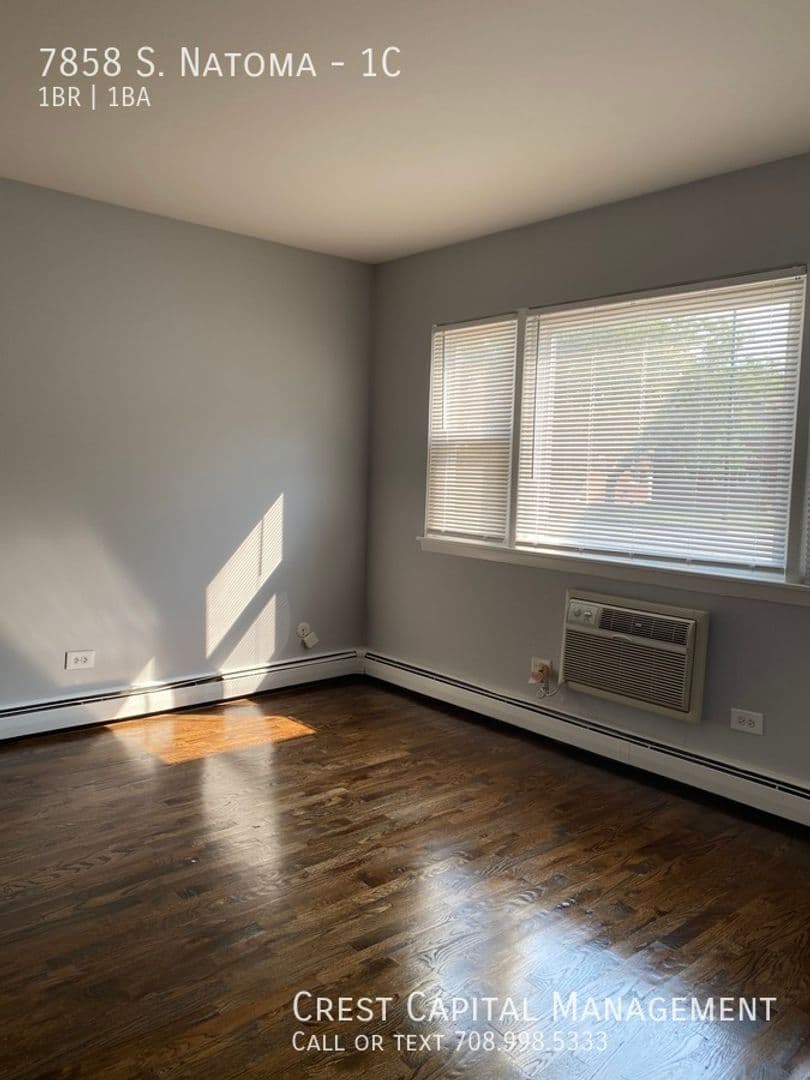 Burbank Apartment: 7858 S Natoma Ave