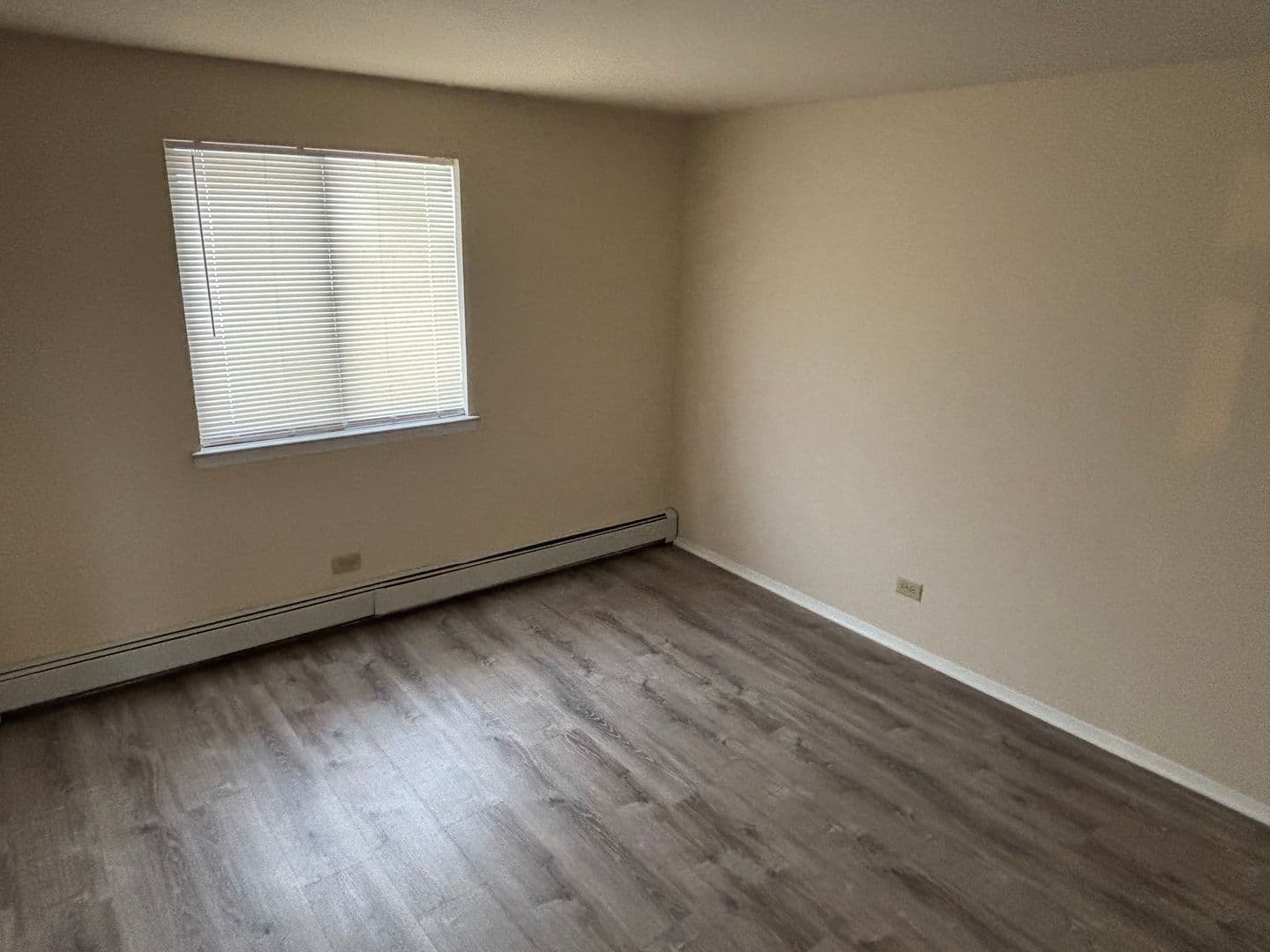 Orland Hills Apartment: 16005 Applewood Lane