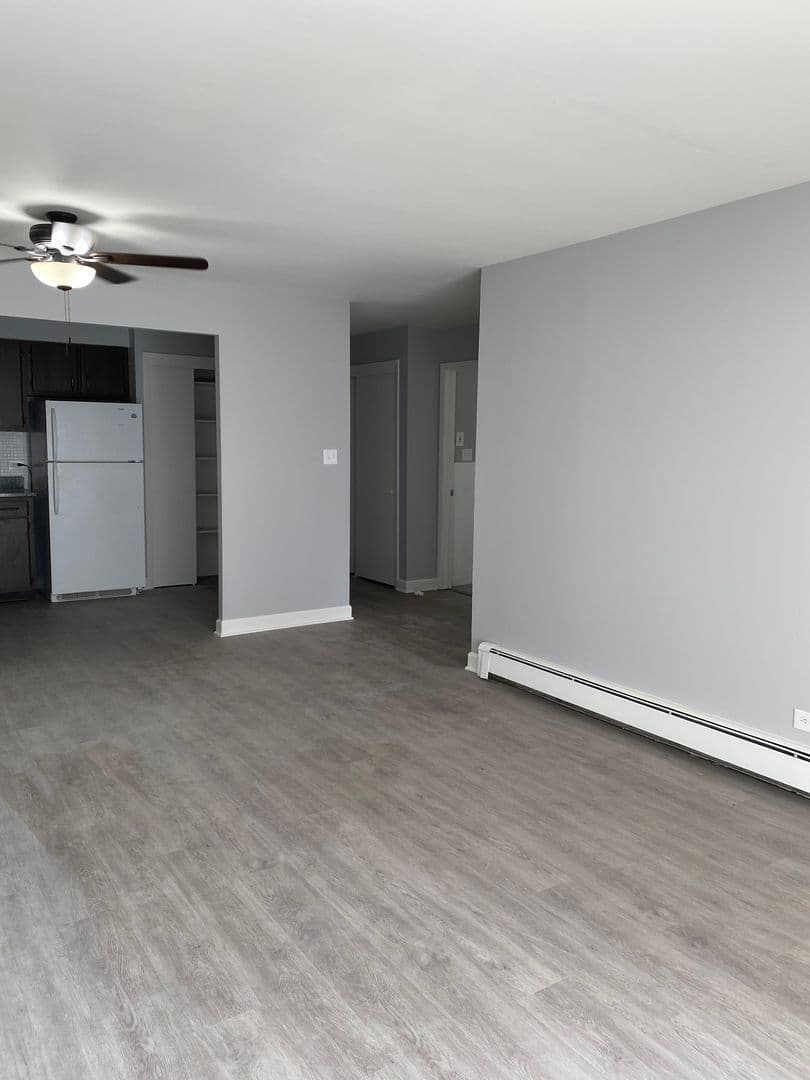 Oak Lawn Apartment: 6819 W 95th St