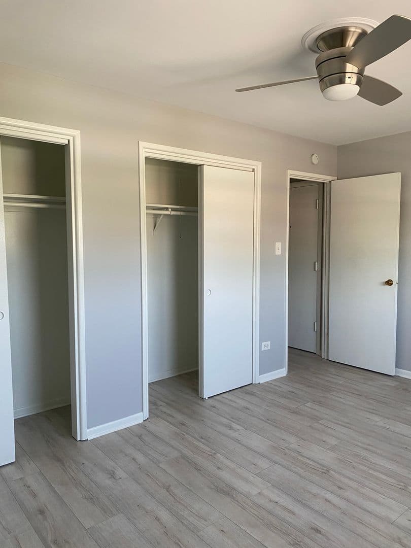 Oak Lawn Apartment: 9841 S Cicero Ave
