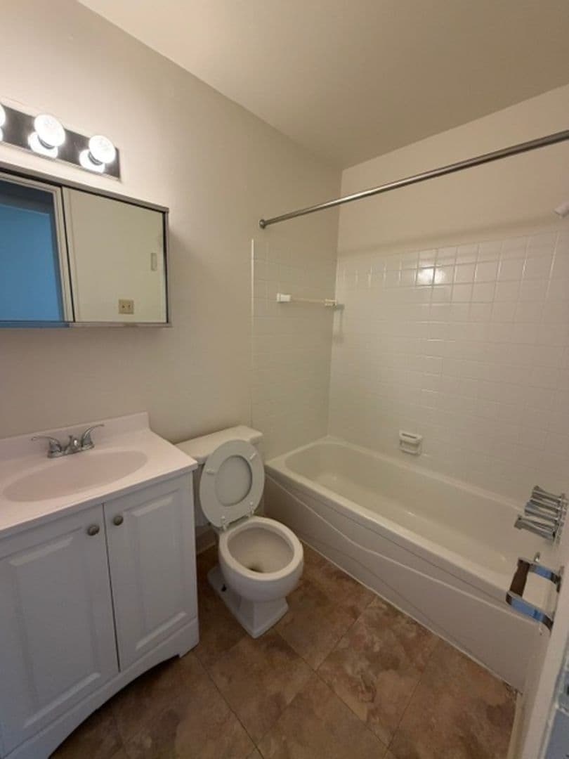 Munster Apartment: 8501-8659 Manor Ave