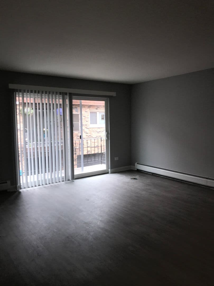 Chicago Ridge Apartment: 9700-02 Nottingham Ave