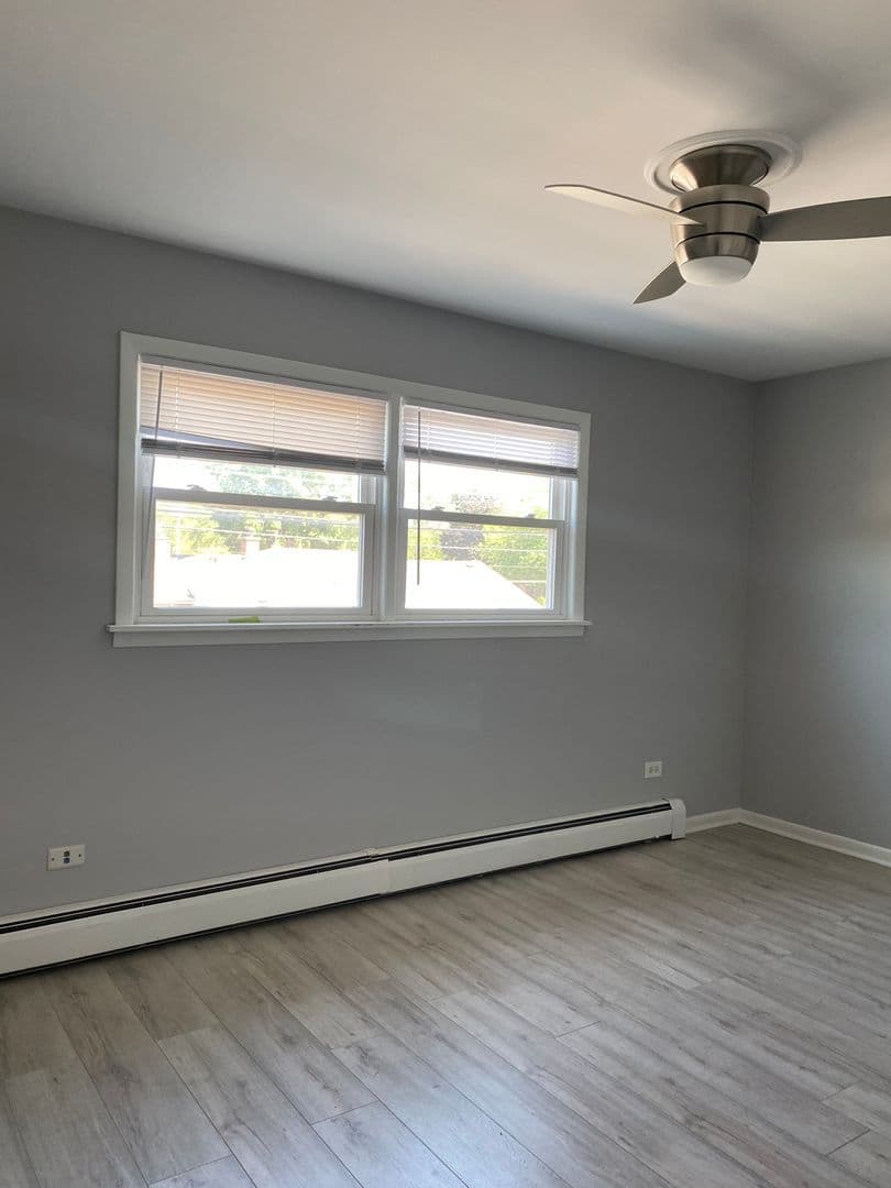 Oak Lawn Apartment: 9841 S Cicero Ave