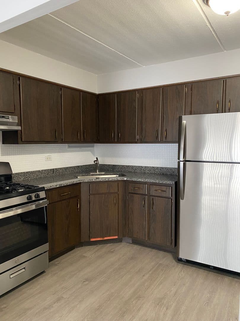 Oak Lawn Apartment: 6819 W 95th St