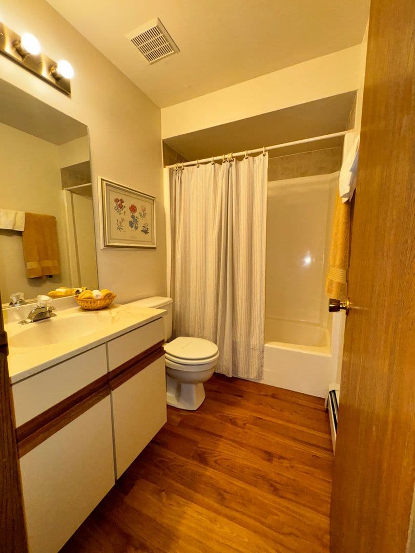 Orland Hills Apartment: 16005 Applewood Lane