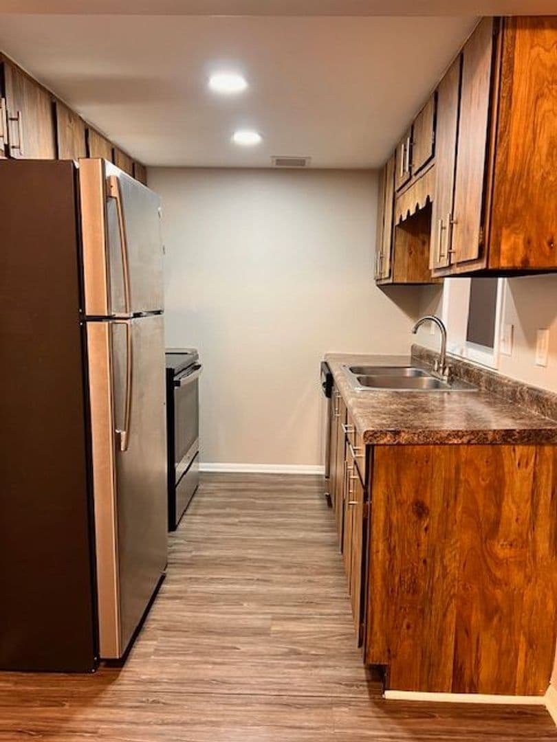 Chesterton Apartment: 1009 Scarborough Ct