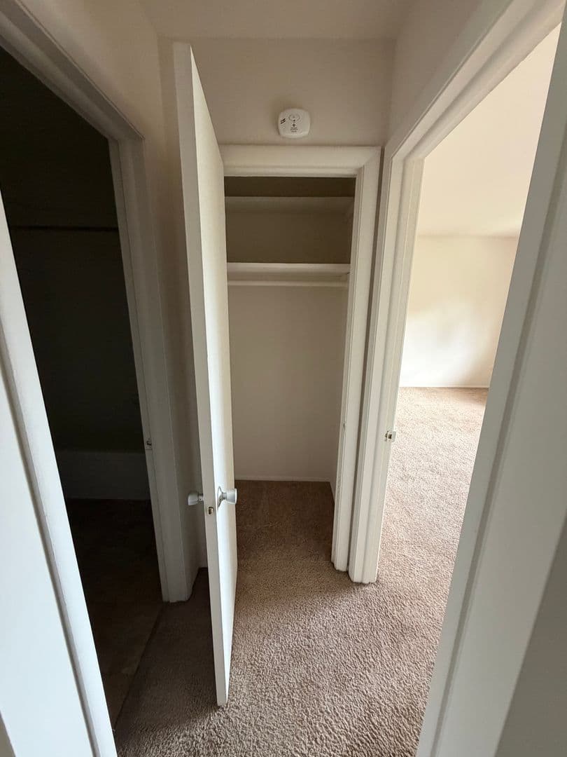 Munster Apartment: 8501-8659 Manor Ave