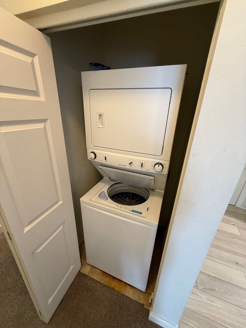 Kenosha Apartment: 1923 63rd St