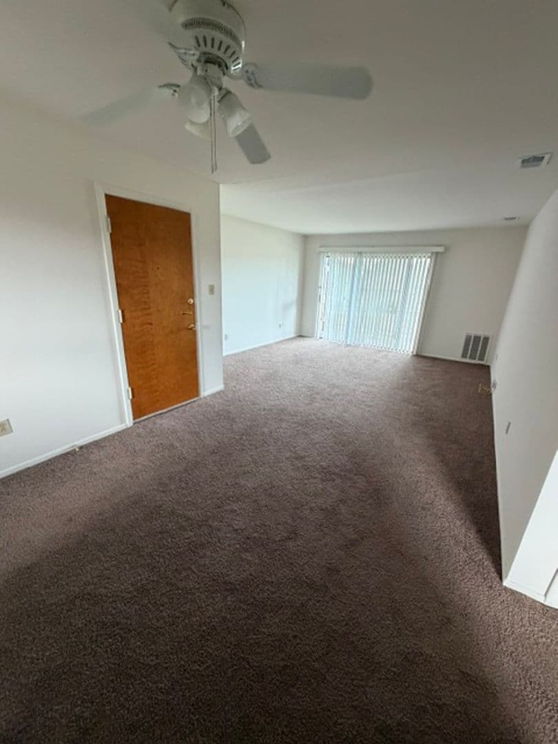 Munster Apartment: 8501-8659 Manor Ave