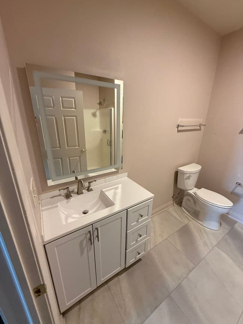 Kenosha Apartment: 1923 63rd St