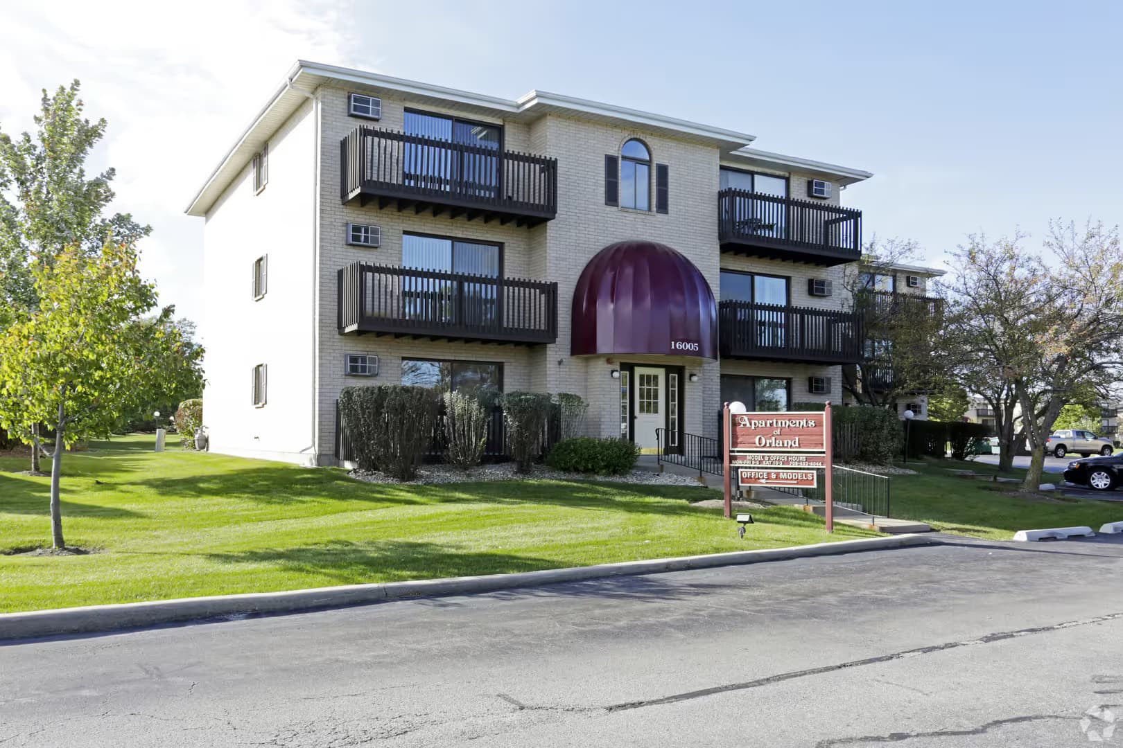 Orland Hills Apartment: 16005 Applewood Lane