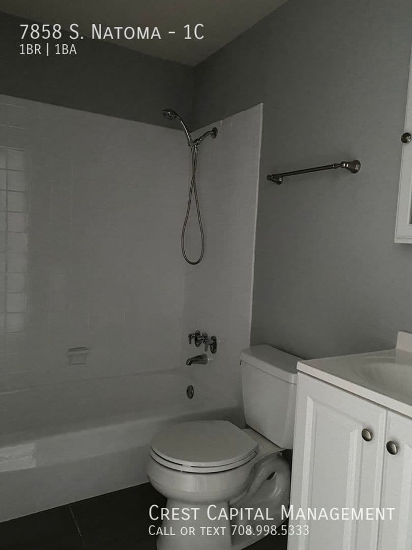 Burbank Apartment: 7858 S Natoma Ave