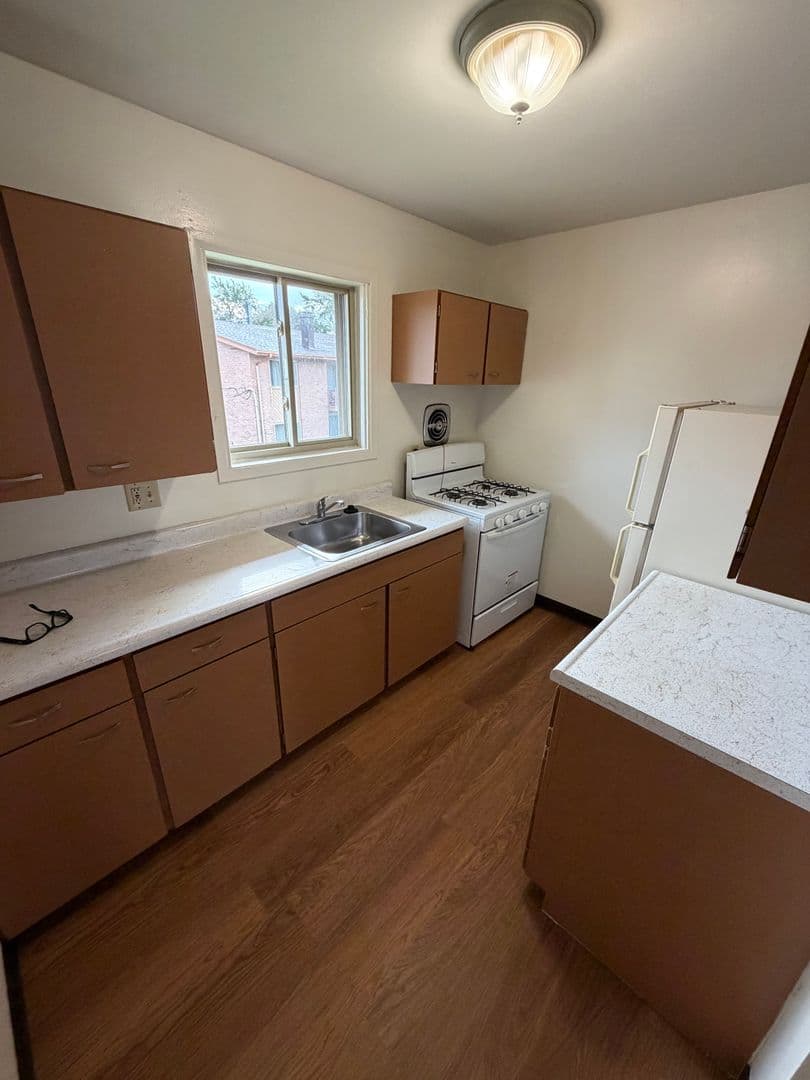 Munster Apartment: 8501-8659 Manor Ave