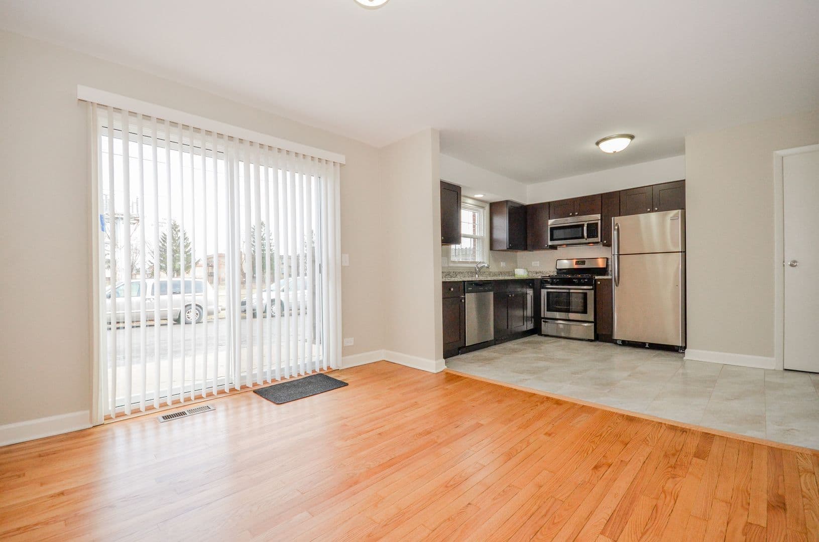 Mt Prospect Apartment: 3021-31 Lynn Court