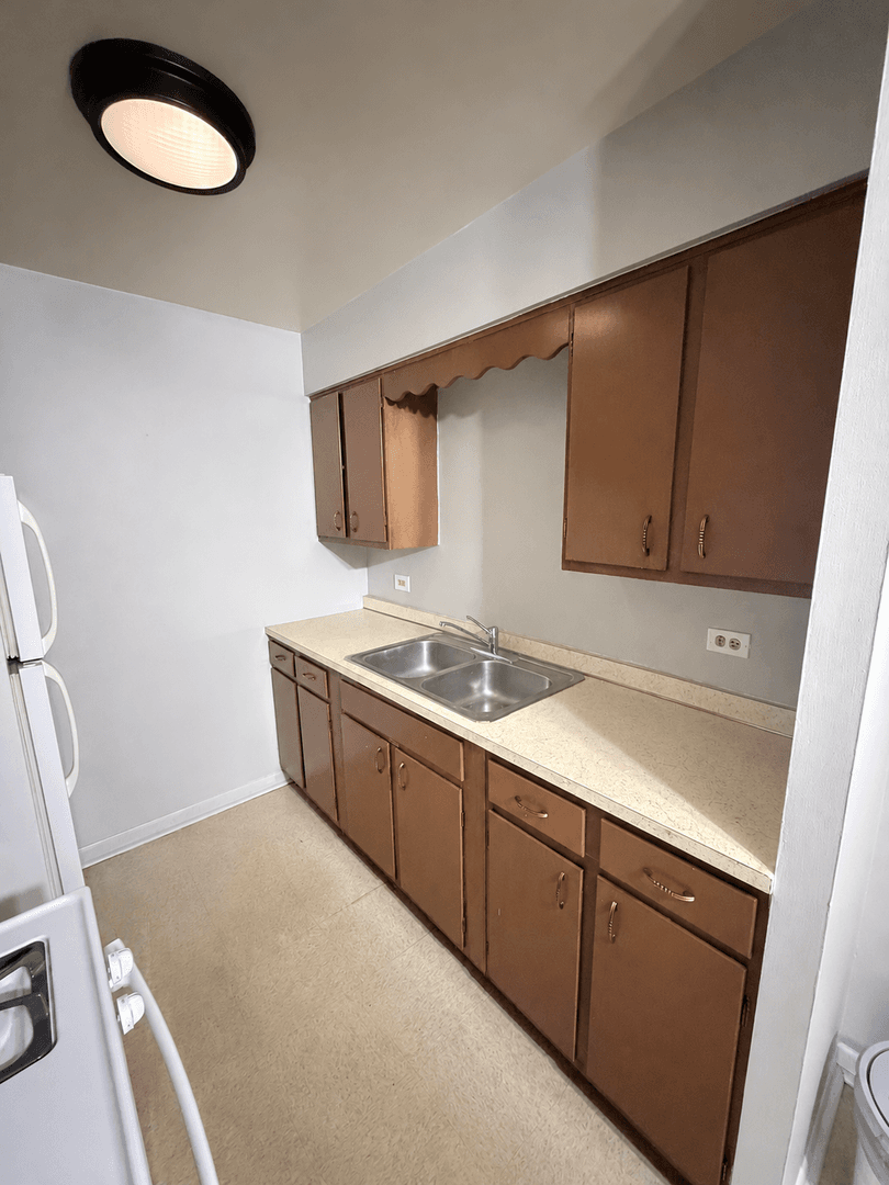 Villa Park Apartment: 317 & 320 N. Harvard Ave