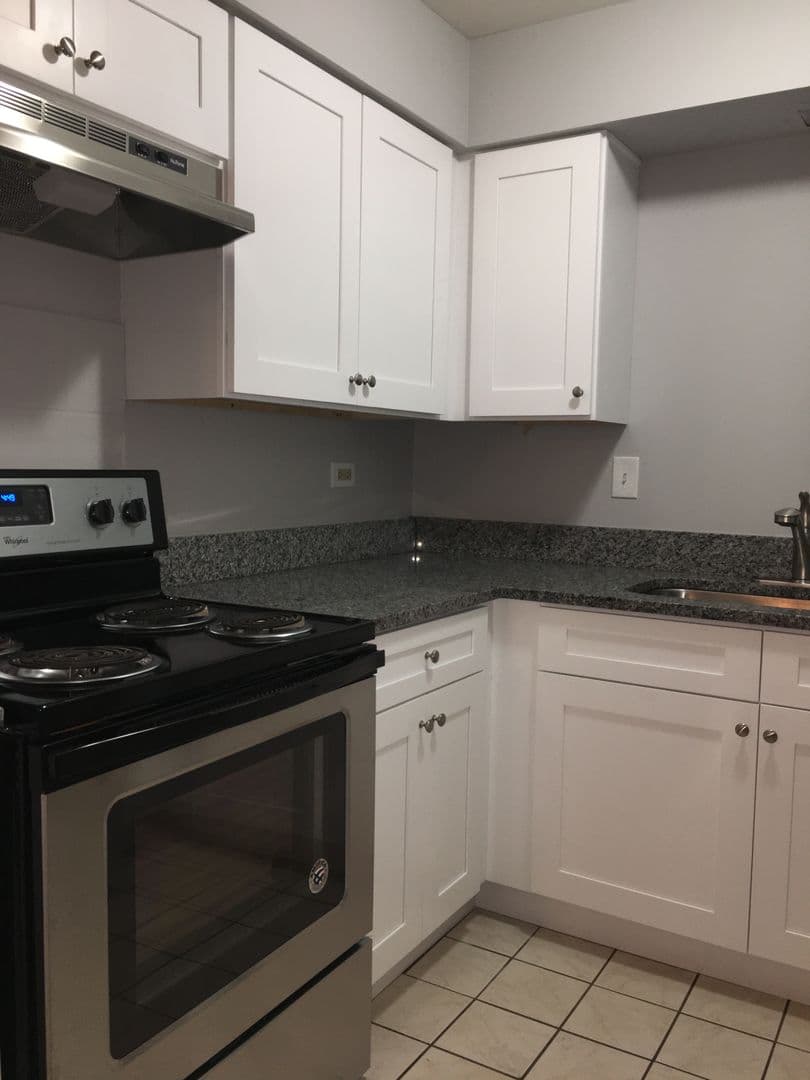Chicago Ridge Apartment: 9700-02 Nottingham Ave