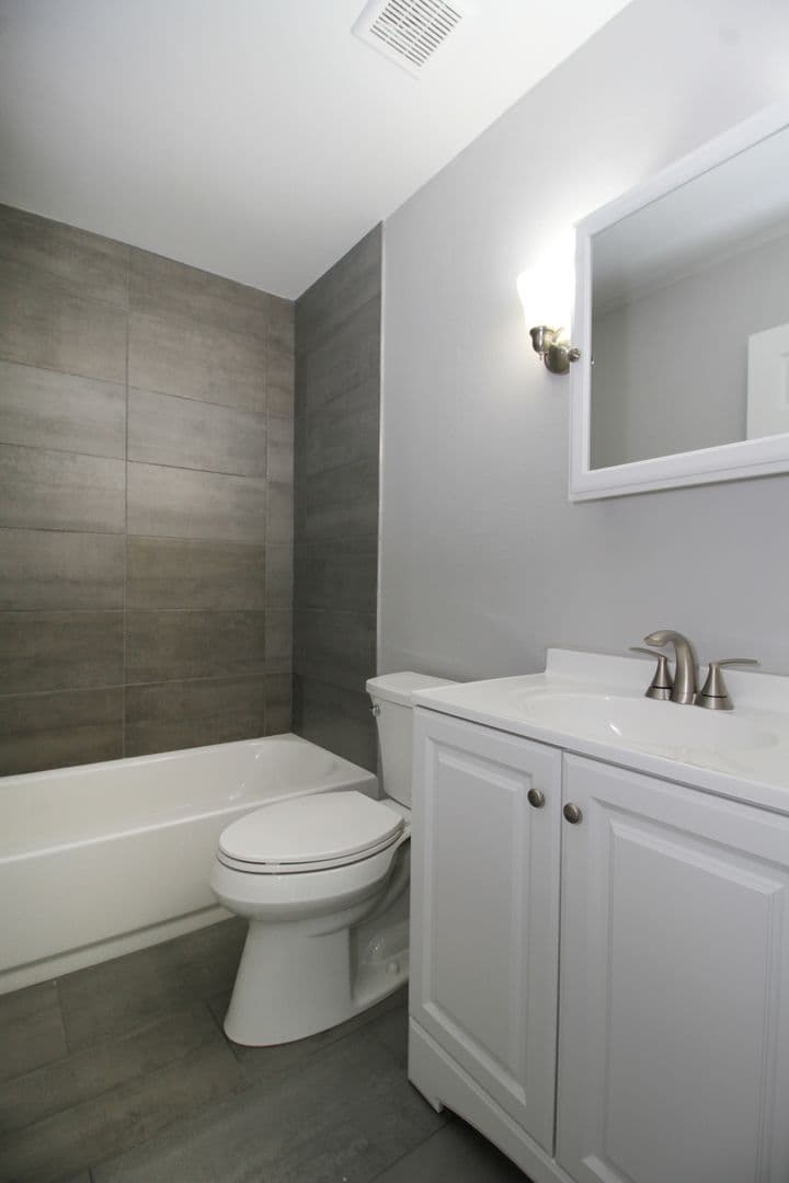 Valparaiso Apartment: 1405-11 E Chicago St