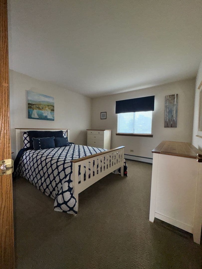 Orland Hills Apartment: 16005 Applewood Lane