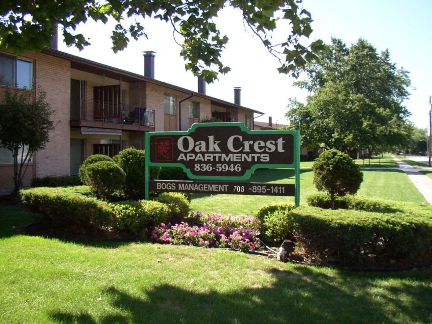Munster Apartment: 8501-8659 Manor Ave