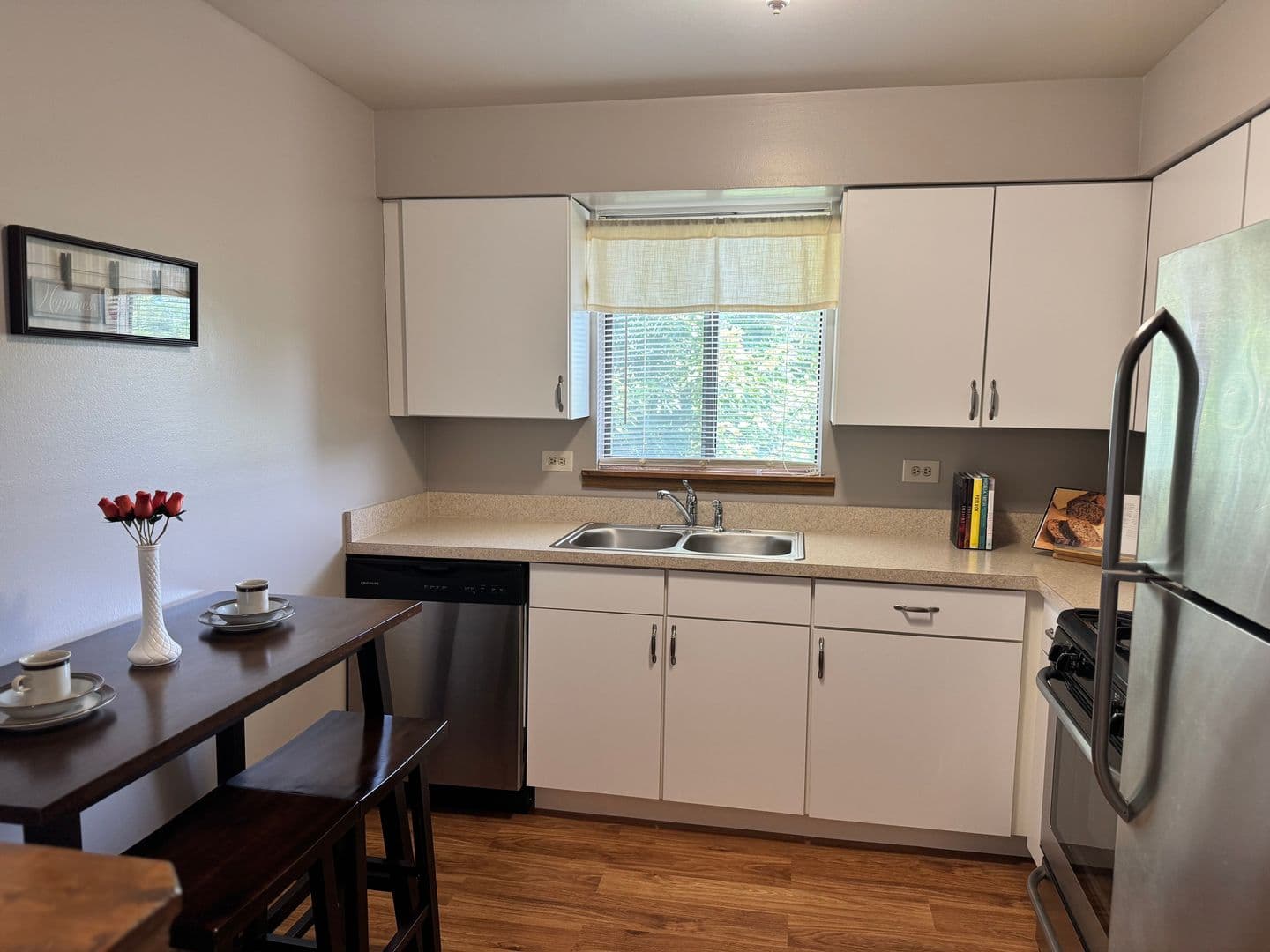Orland Hills Apartment: 16005 Applewood Lane