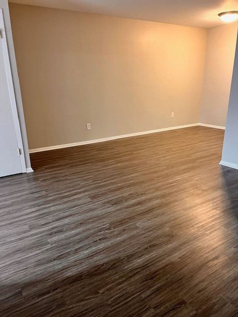 Chesterton Apartment: 1009 Scarborough Ct
