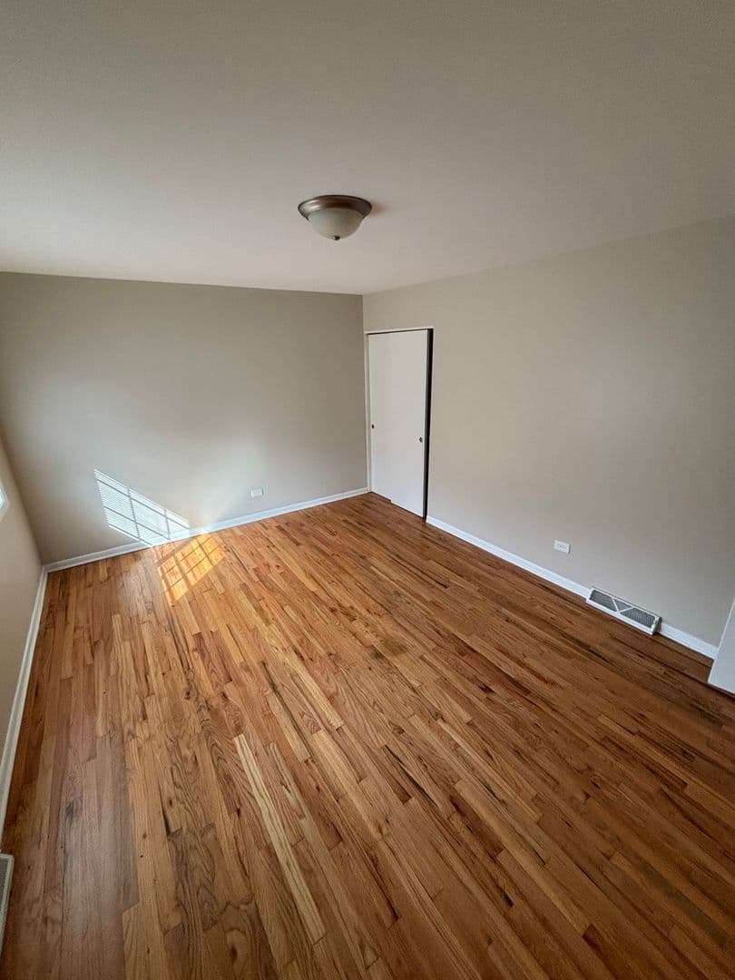 Mt Prospect Apartment: 3021-31 Lynn Court