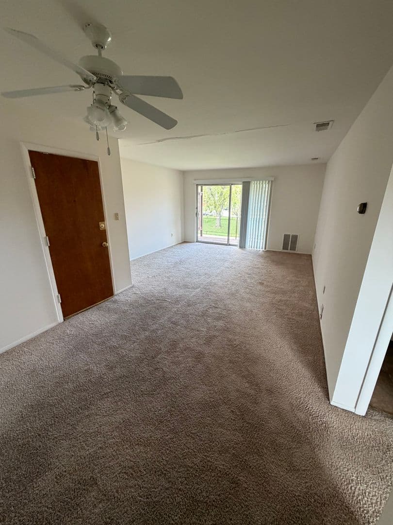 Munster Apartment: 8501-8659 Manor Ave