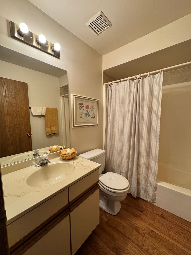 Orland Hills Apartment: 16005 Applewood Lane