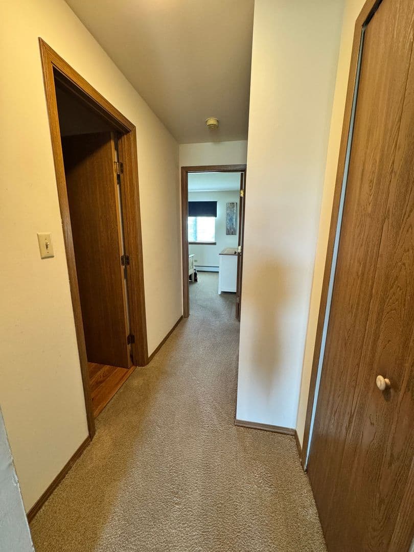 Orland Hills Apartment: 16005 Applewood Lane