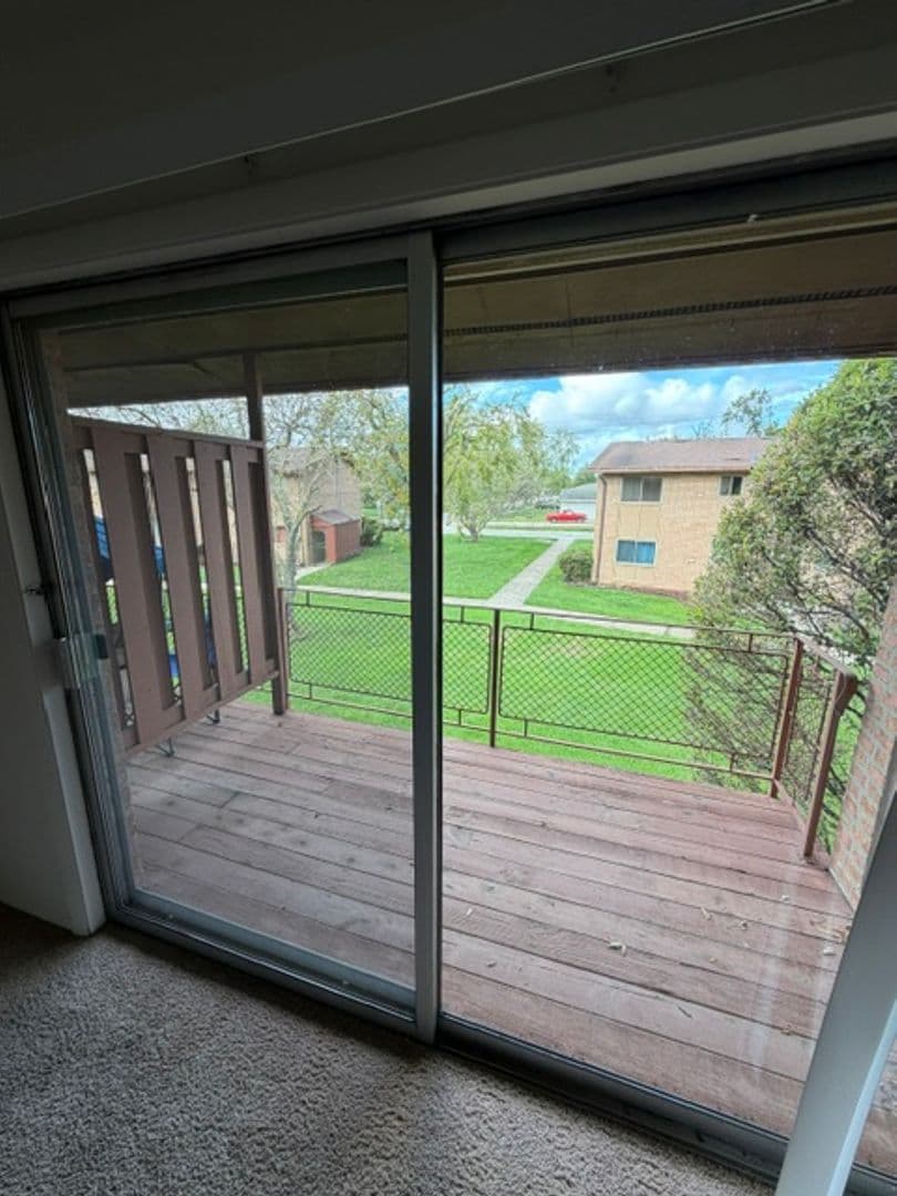 Munster Apartment: 8501-8659 Manor Ave