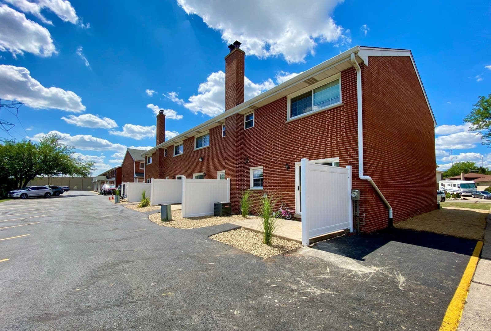 Mt Prospect Apartment: 3021-31 Lynn Court