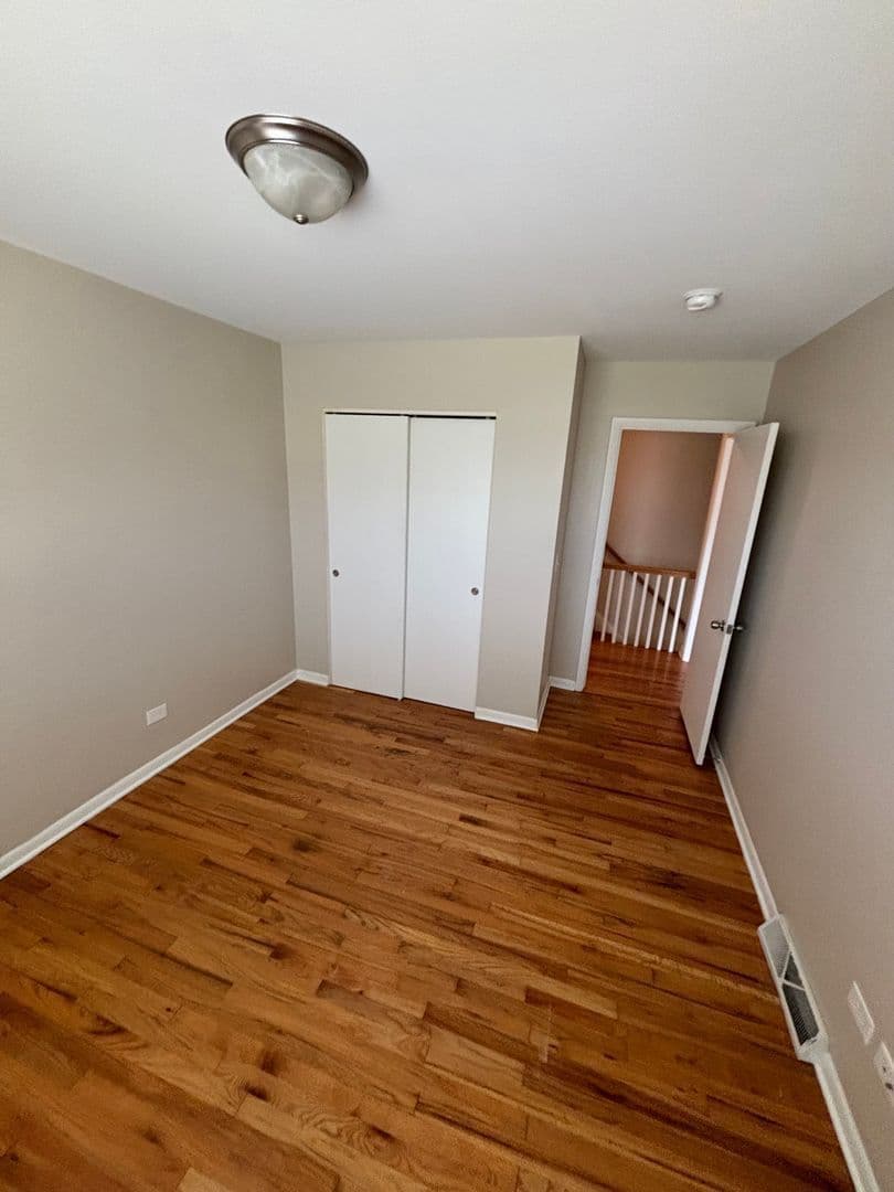 Mt Prospect Apartment: 3021-31 Lynn Court