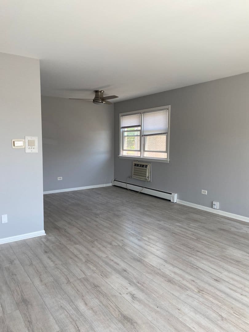 Oak Lawn Apartment: 9841 S Cicero Ave