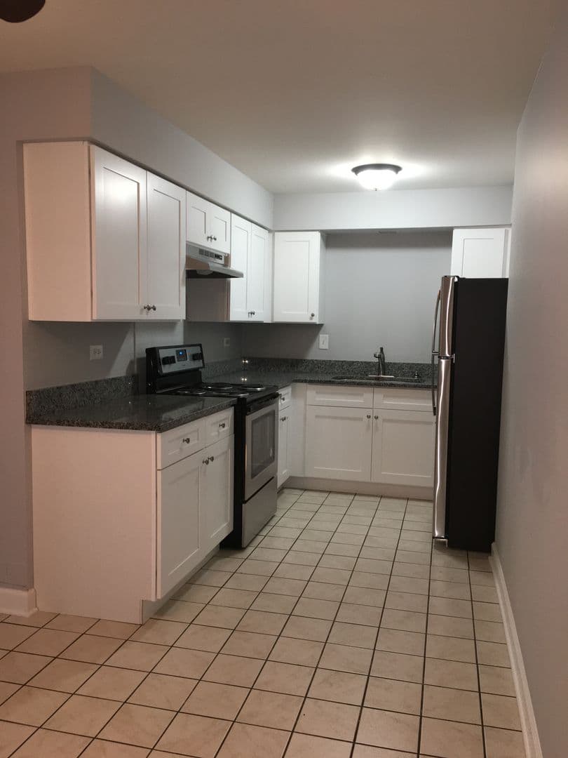 Chicago Ridge Apartment: 9700-02 Nottingham Ave