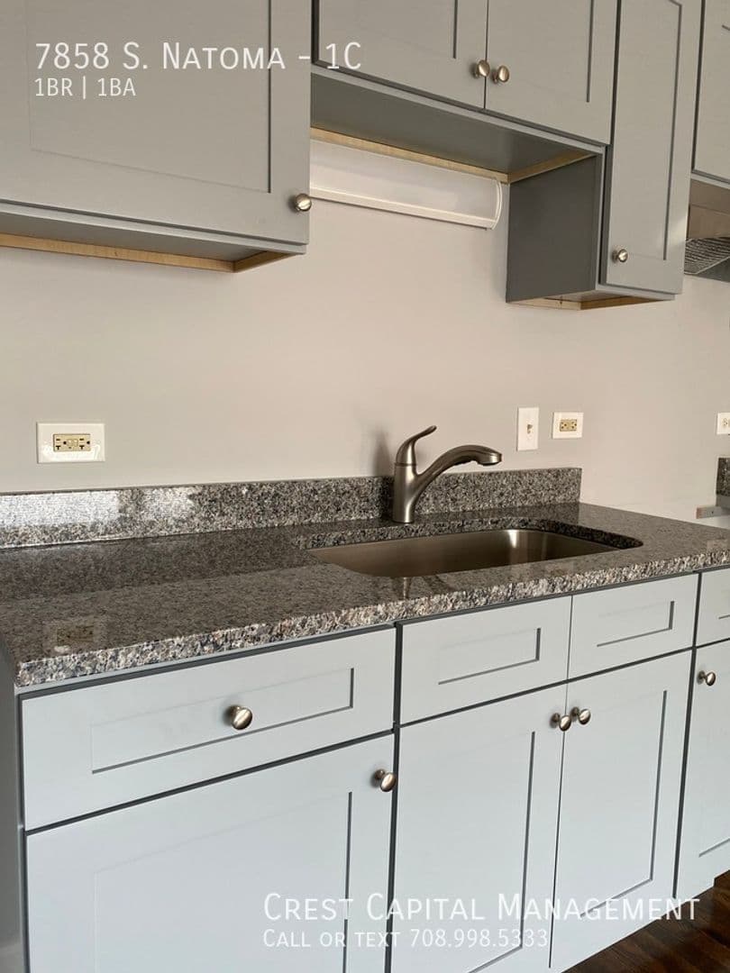 Burbank Apartment: 7858 S Natoma Ave