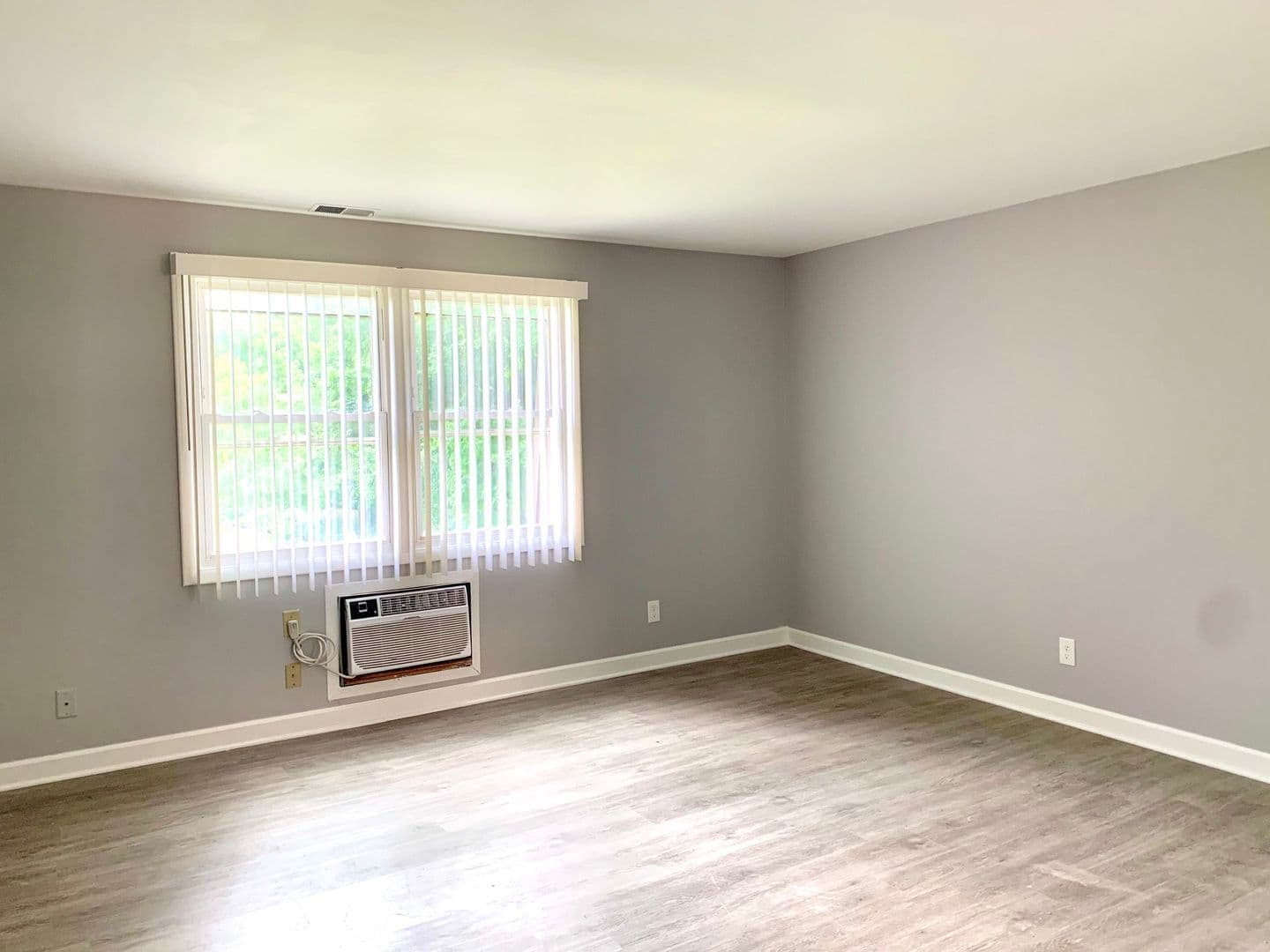 Valparaiso Apartment: 156-364 Mayfield Ave