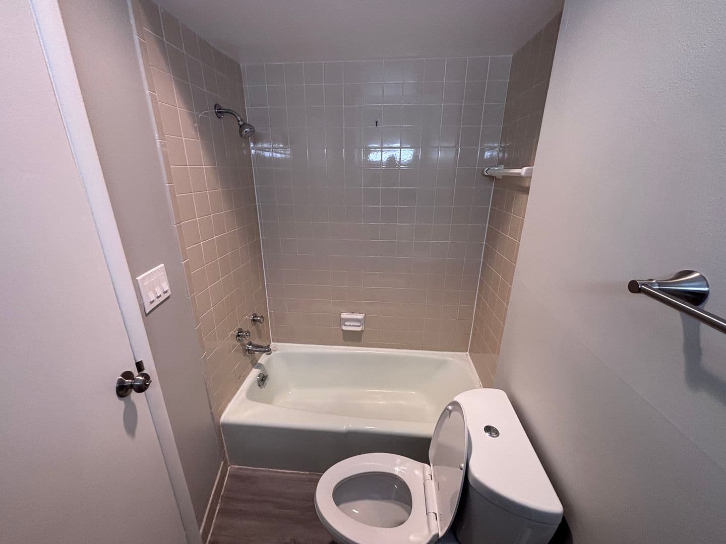 Kenosha Apartment: 5947 7th Ave