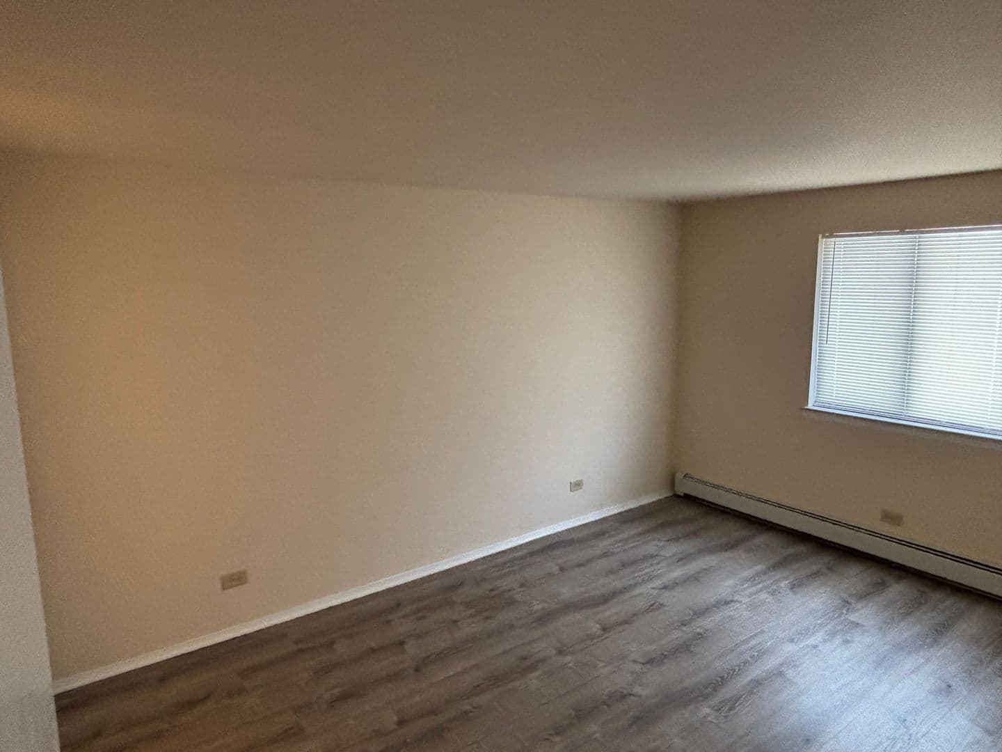 Orland Hills Apartment: 16005 Applewood Lane