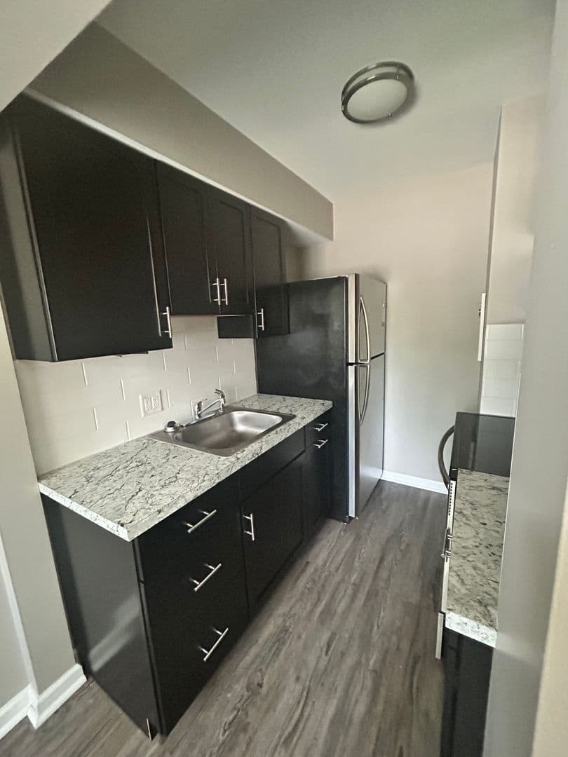Toledo Apartment: 3808 W Sylvania Ave