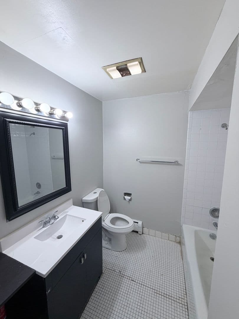 Villa Park Apartment: 317 & 320 N. Harvard Ave