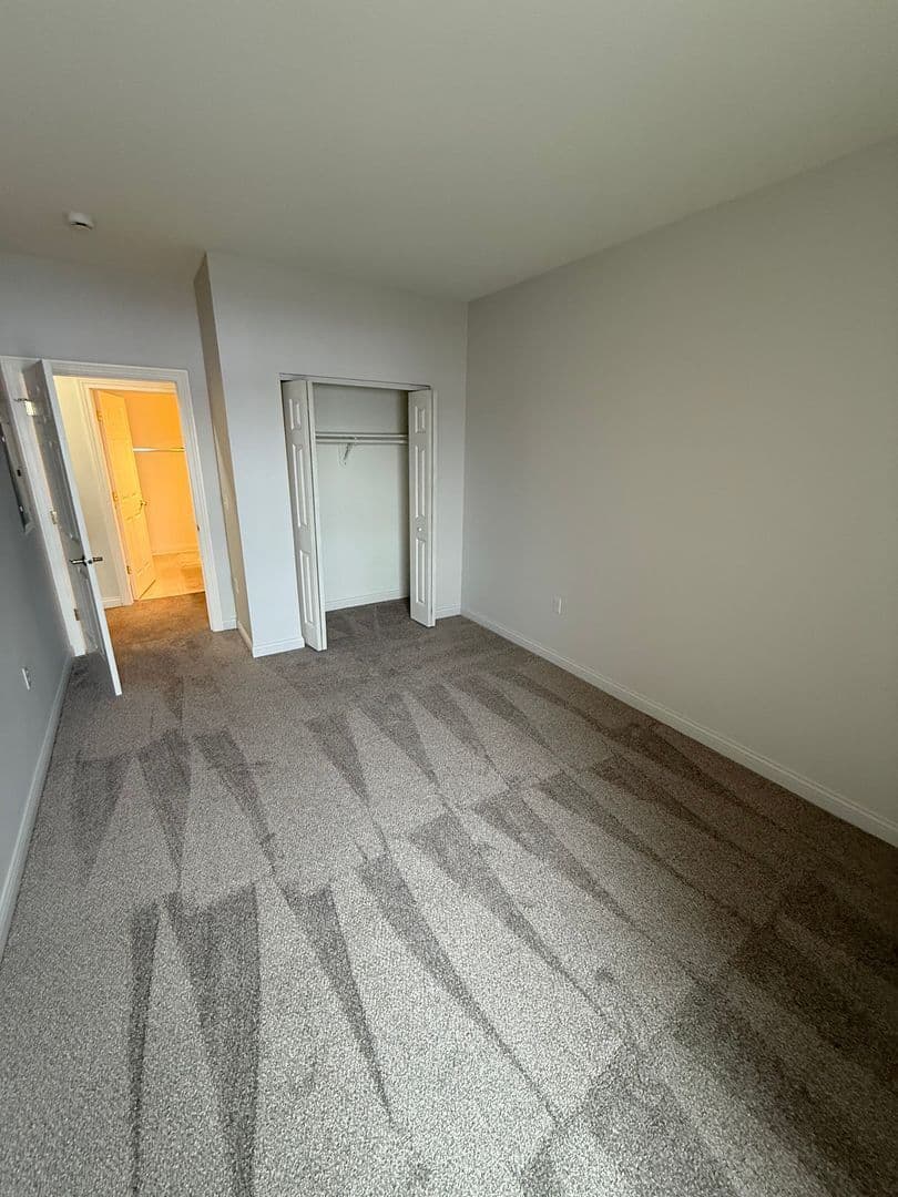 Kenosha Apartment: 1923 63rd St