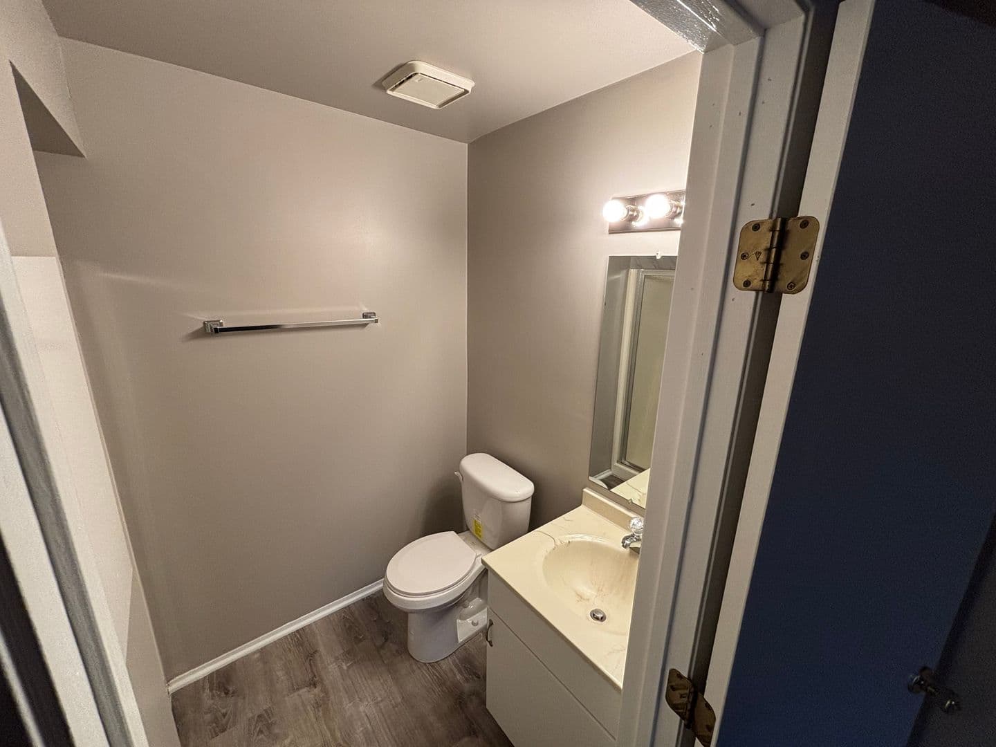 Orland Hills Apartment: 16005 Applewood Lane